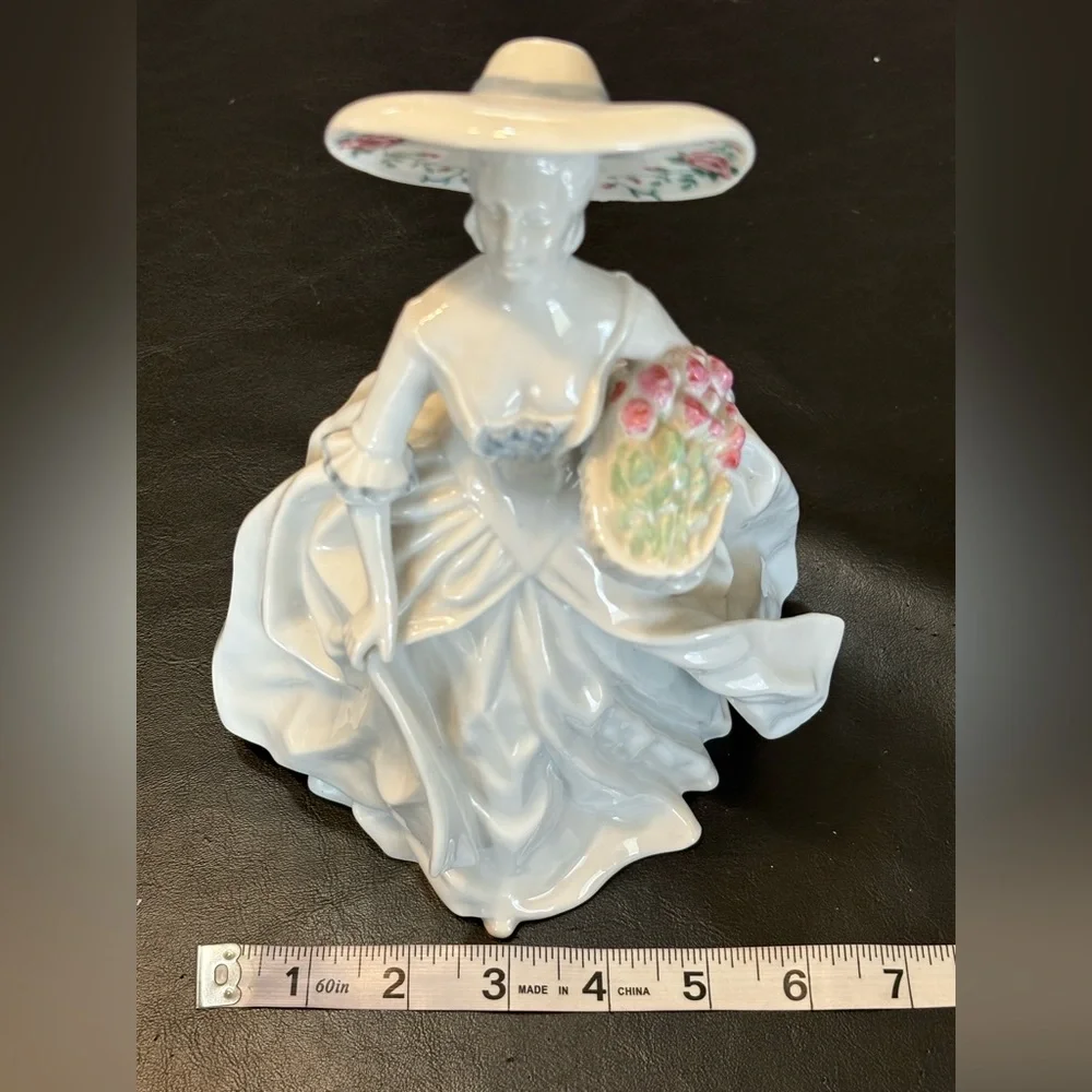 Vintage Southern Heirlooms Porcelain Lady White Pink Elizabeth Arden Belle
